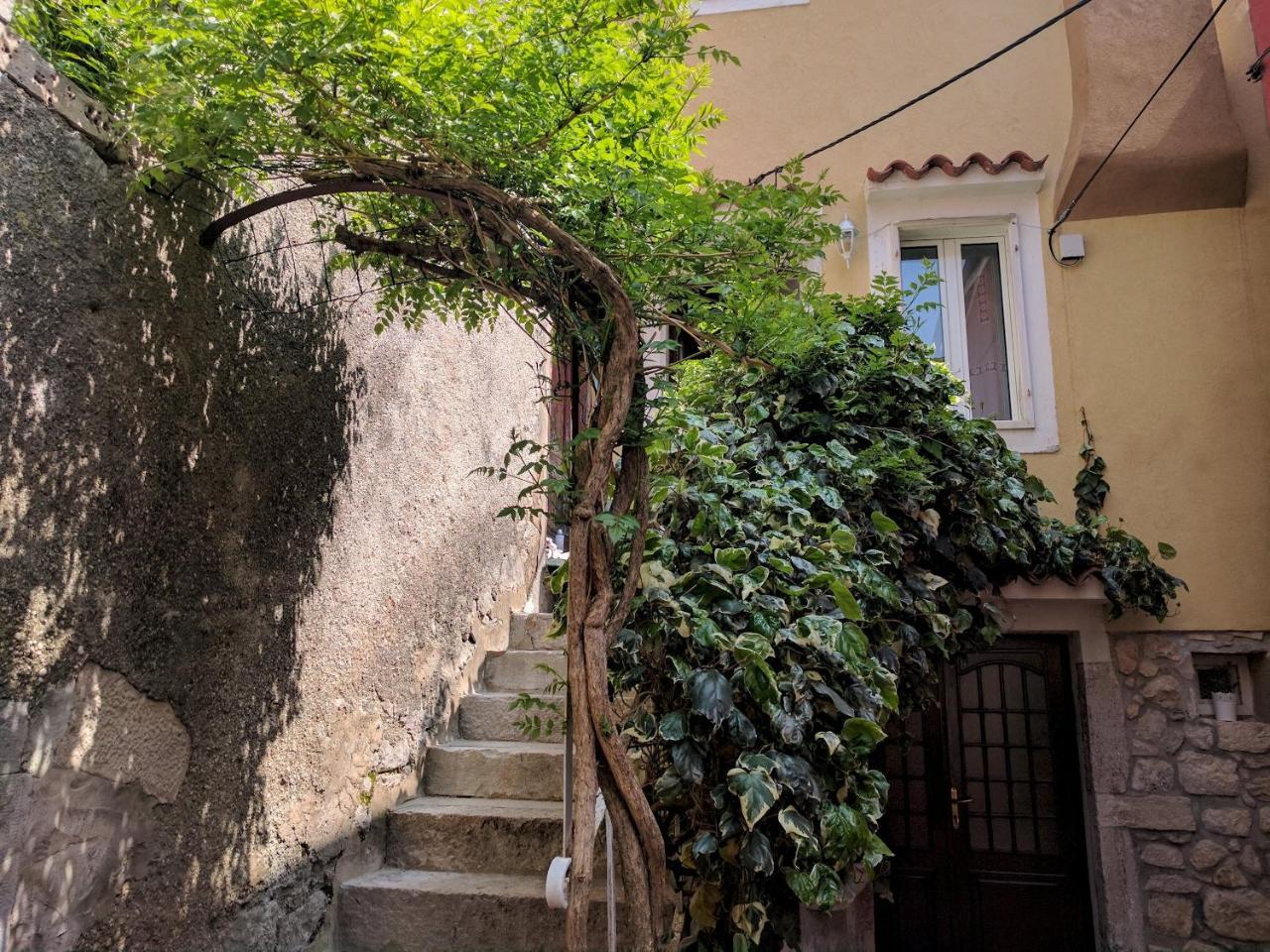 크레스 Family House In The Old Center 아파트 외부 사진